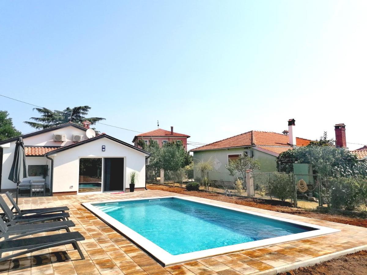 坎法奈尔Cozy House With Pool Near Rovinj公寓 外观 照片